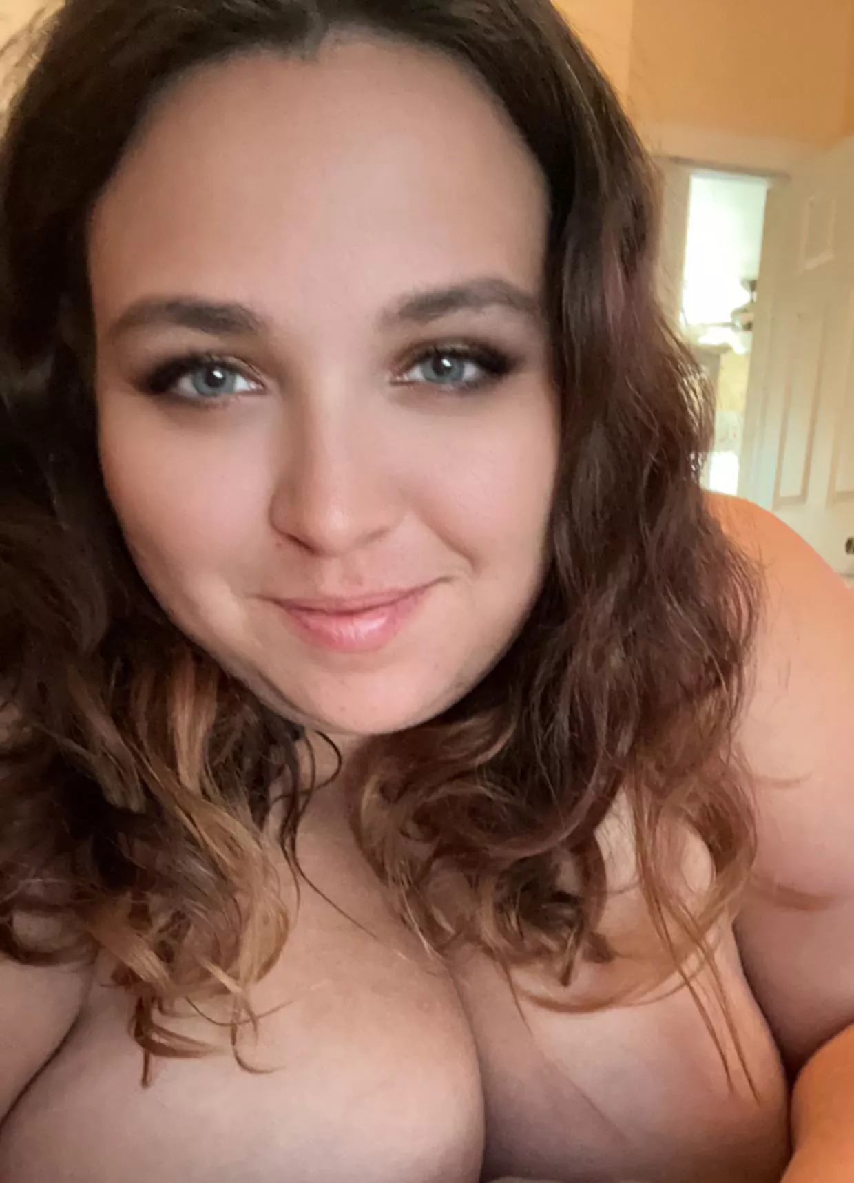 Wishing you a great start to the weekend 😘 posted by kissmemaddy