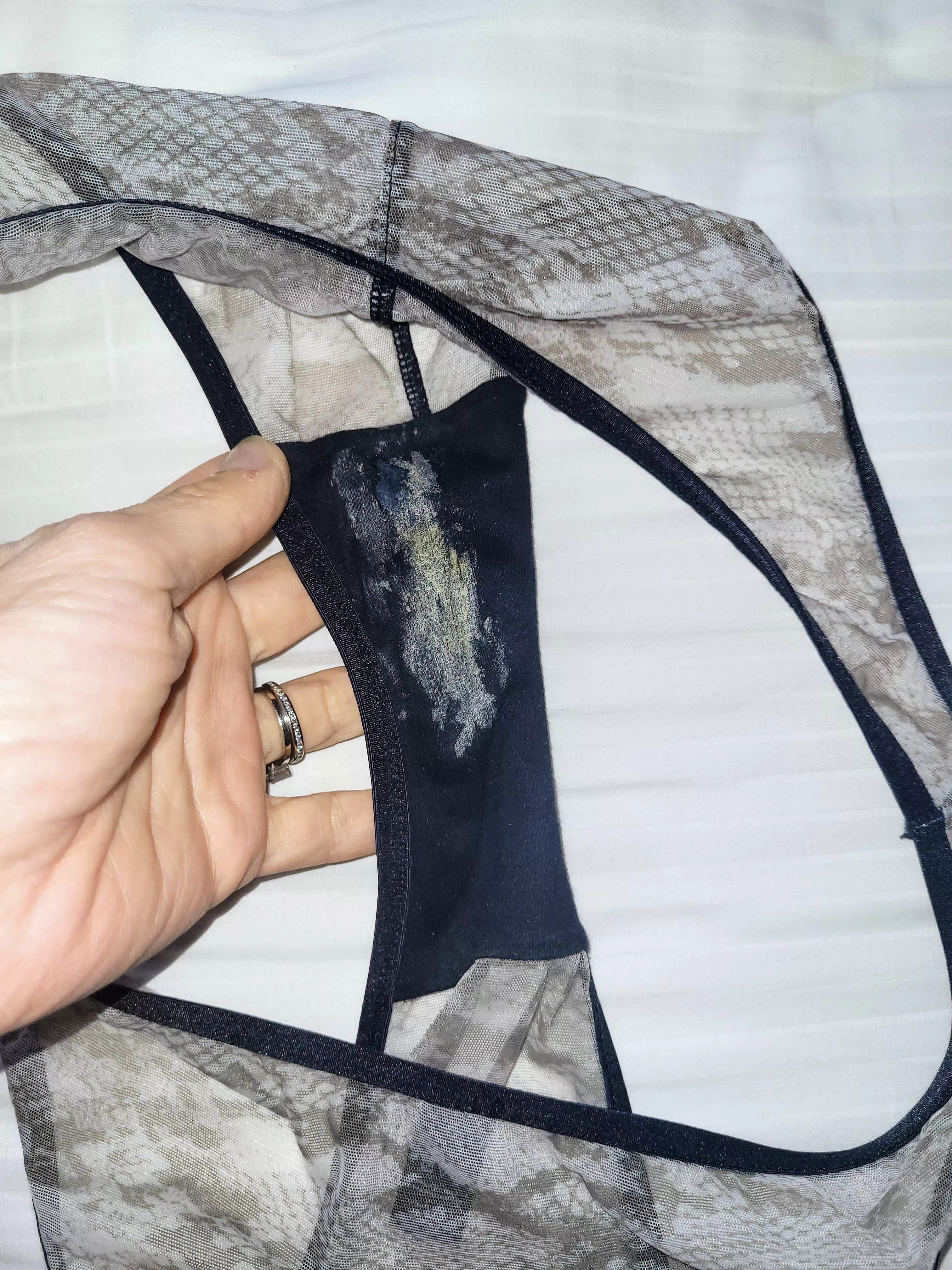 42 yr old mom of 4, 3 days of wearing & masturbating posted by wifeysweetandspicy