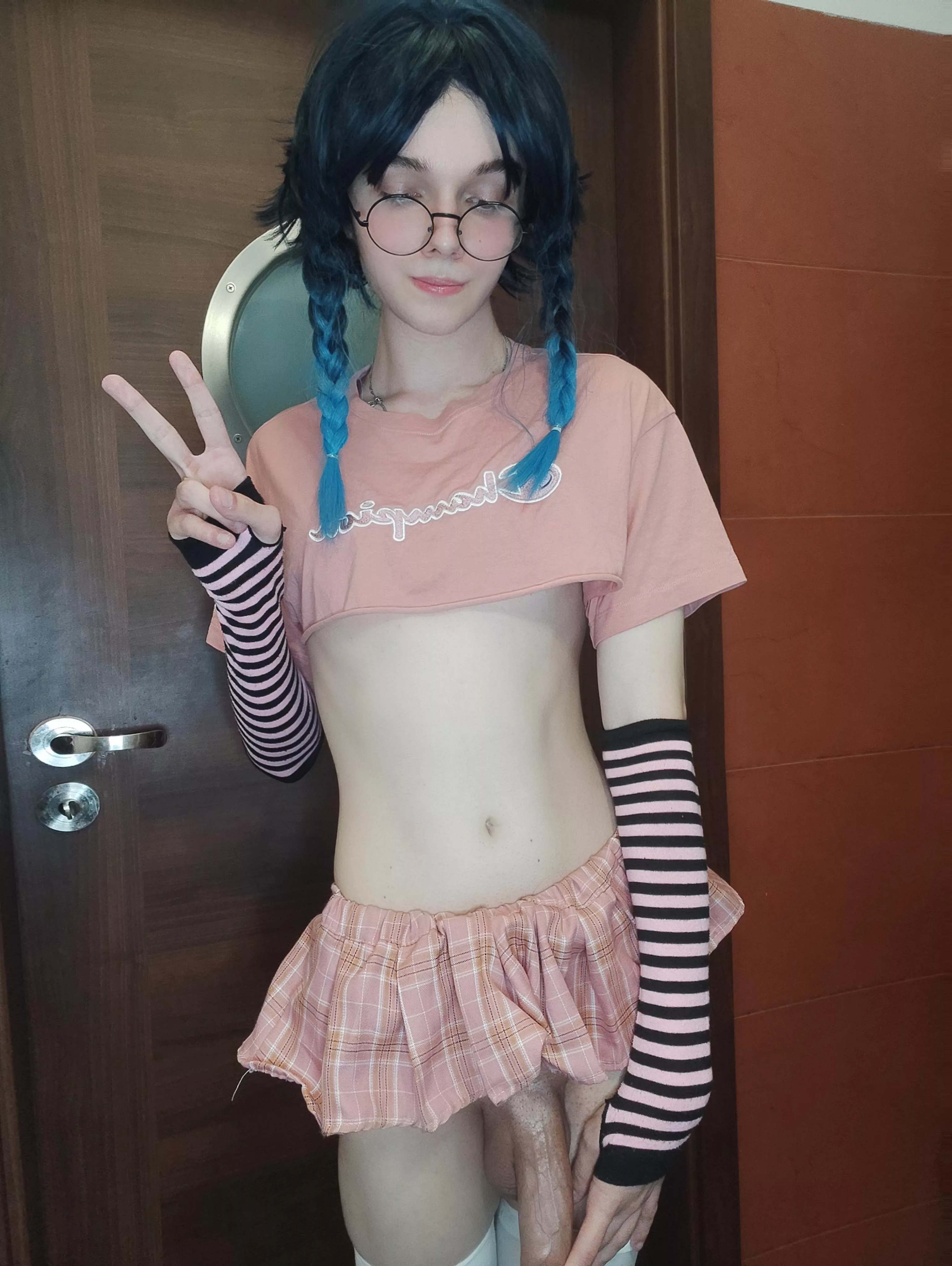 Any straight guys just a little curious? posted by MaxHamster69