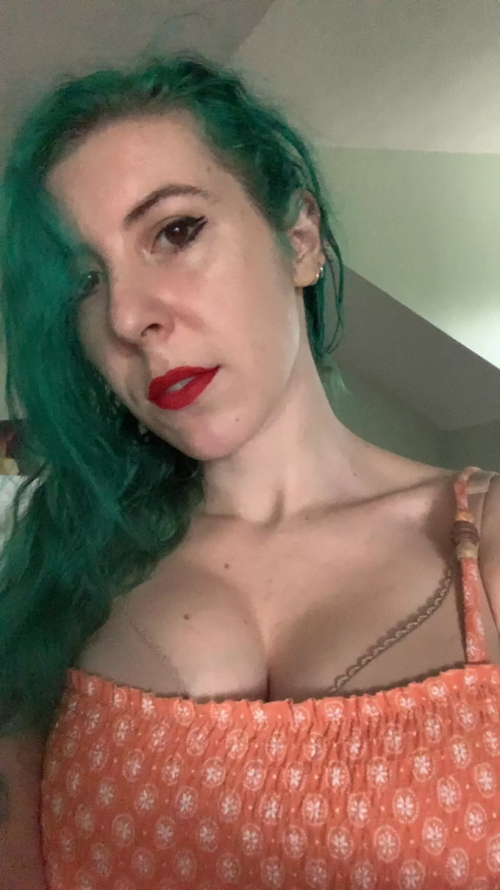 Cleavage for days posted by sirenskiss3