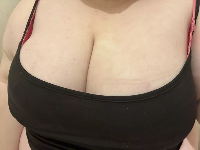 confession time, i love being a tease and showing my cleavage off in public 😈 by existentialdread247