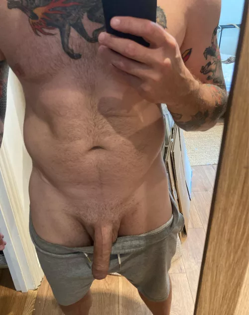 Fresh out of the shower. Fresh trim... by Danny_zxc