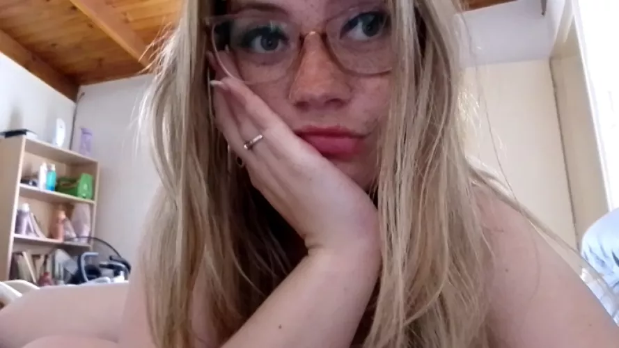 Goodmorning from me and my freckles 😘 by Markluvip