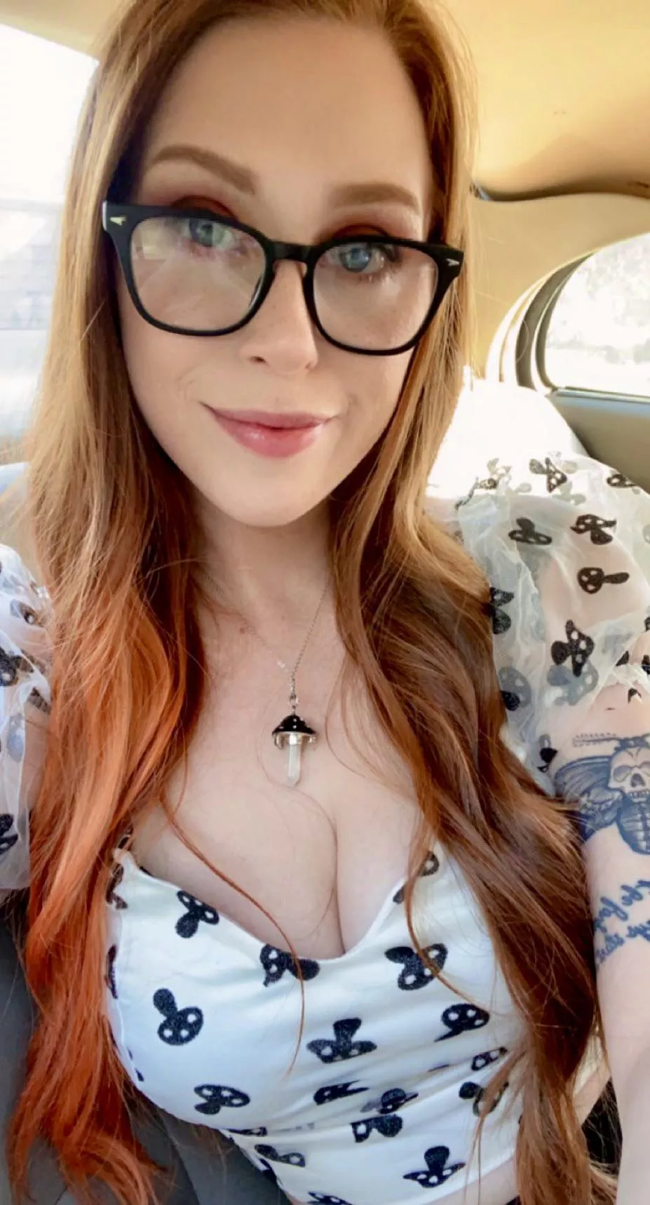 I feel cuter with my glasses 🤓 [F] posted by istayyawayyyX