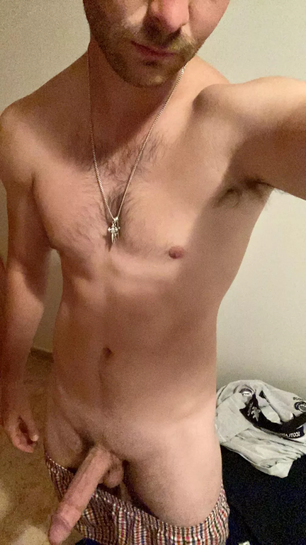 I love working out with hot partners. Are you interested in joining me? posted by paradescarg