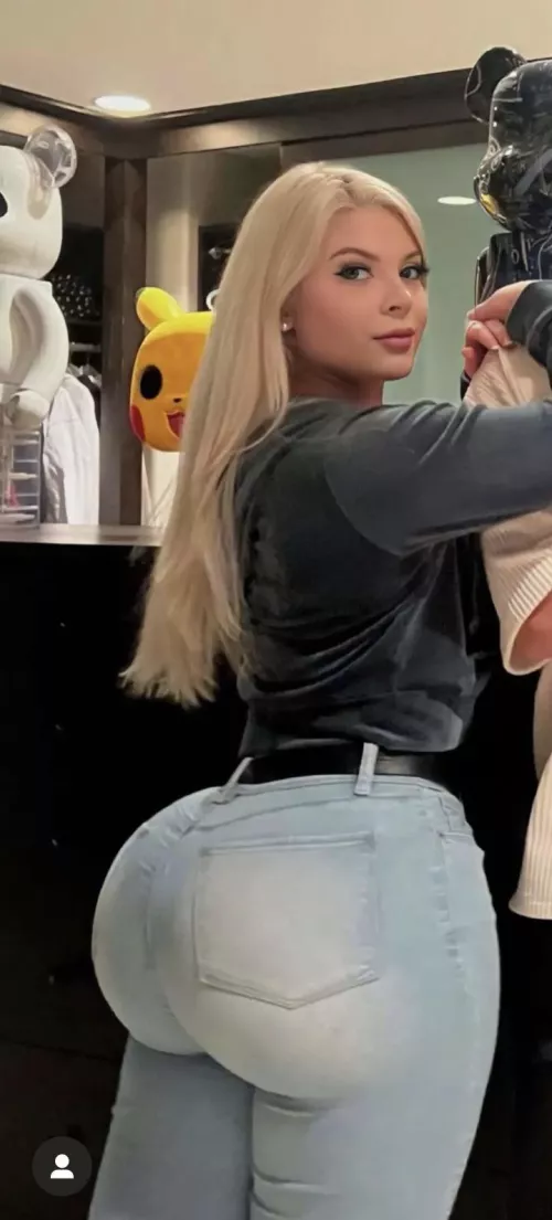 Maxing those jeans OUT by BBCMakeYaCream