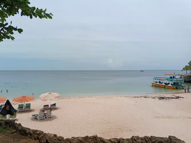Mid morning on a very calm tropical beach by PeekingAbout