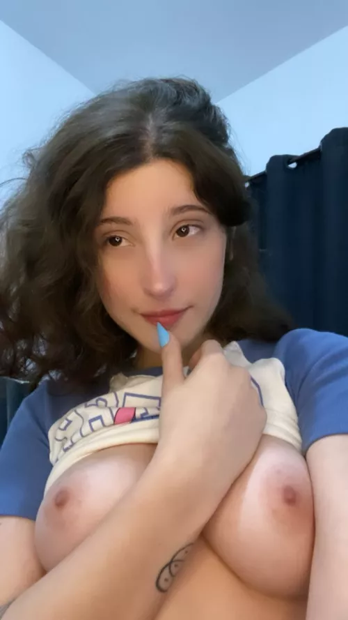 POV: Your sister's shy best friend sends you this pic by mistake... what would you do? Video nsfw by meek_mahogany