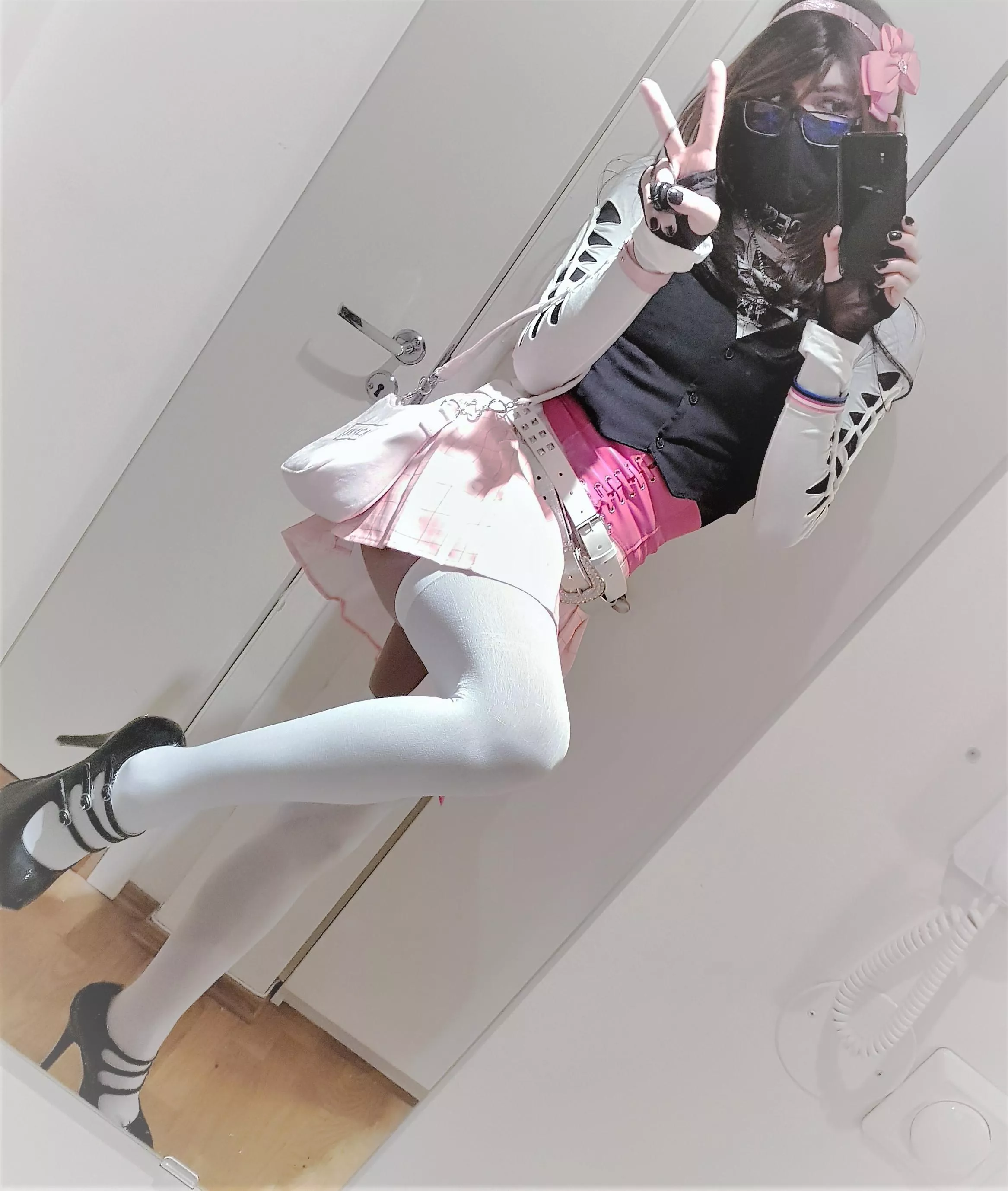 Pretty Girl ? posted by ShadowPrincessN7