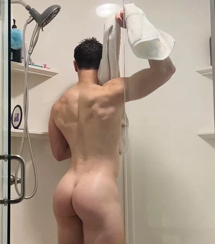 Shower butt posted by PeteGuy23