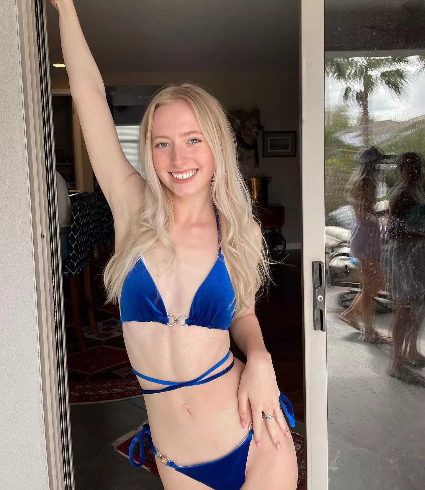 Slim Blonde in Blue posted by whitetoweltw