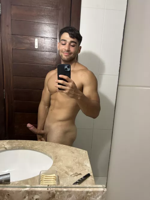 Smiley face, or my friend right here? by fabiousosobwc