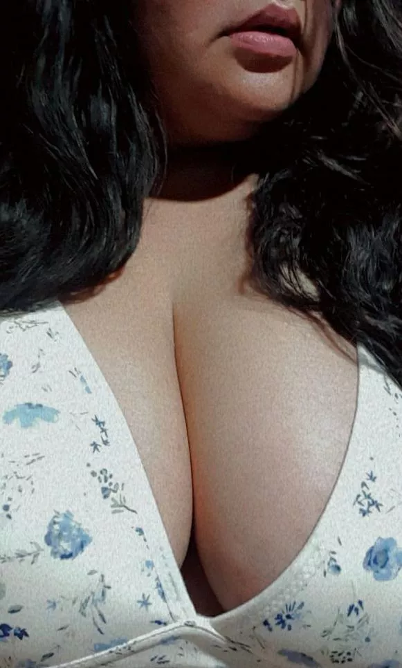 [t]hese double chin and big boobies needs some lovin'. bless this broquè bisssh. 💁🏻‍♀️ posted by A-nnaBanan-A