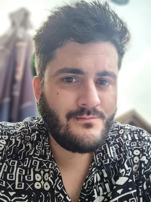 33 M UK any pc gamers around? I mainly play league of legends and FF14 or WoW. But also just happy for fellow nerds to befriend and chat with 🙈😜 by kakakaa121