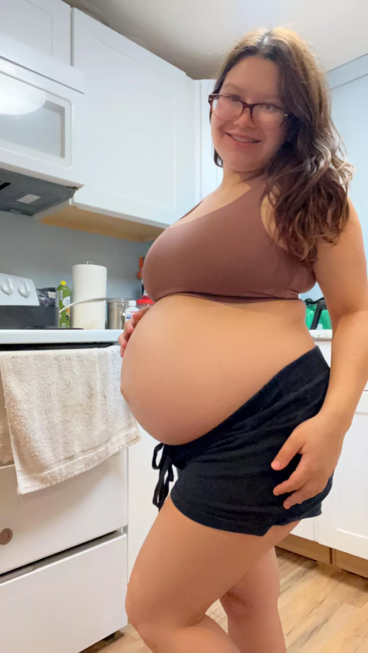 4’10 and 30 weeks! posted by Lilith_Babes