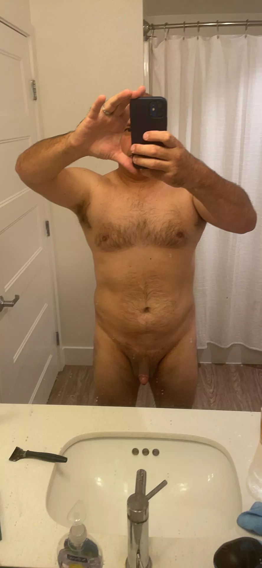 43 bi curious, Police Officer, who is a submissive, cuckold. Love to chat. posted by billthebob6