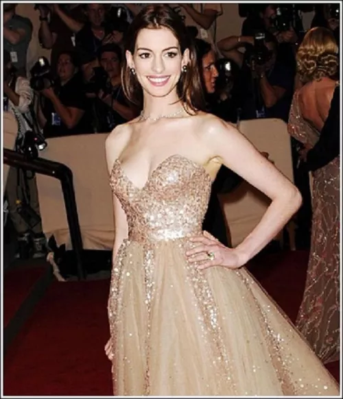 Anne Hathaway by JKREDDIT75
