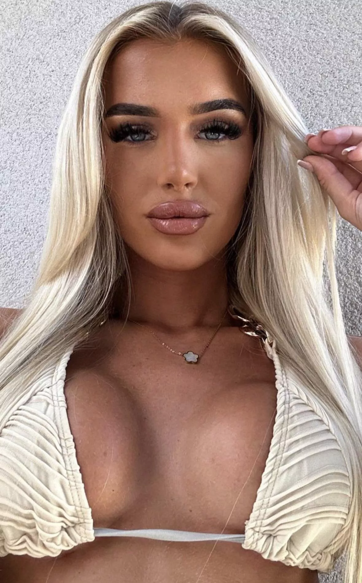 Emily posted by round_plastic2