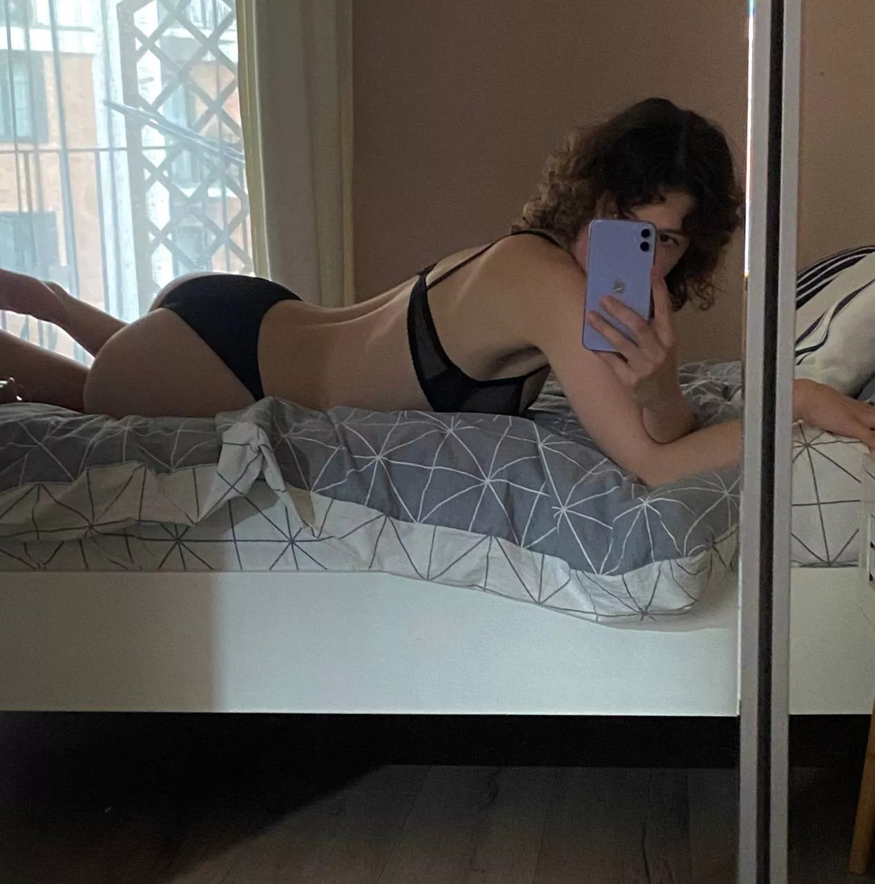 [f] time to find someone to watch Netflix under blanket this autumn posted by Akigahara666