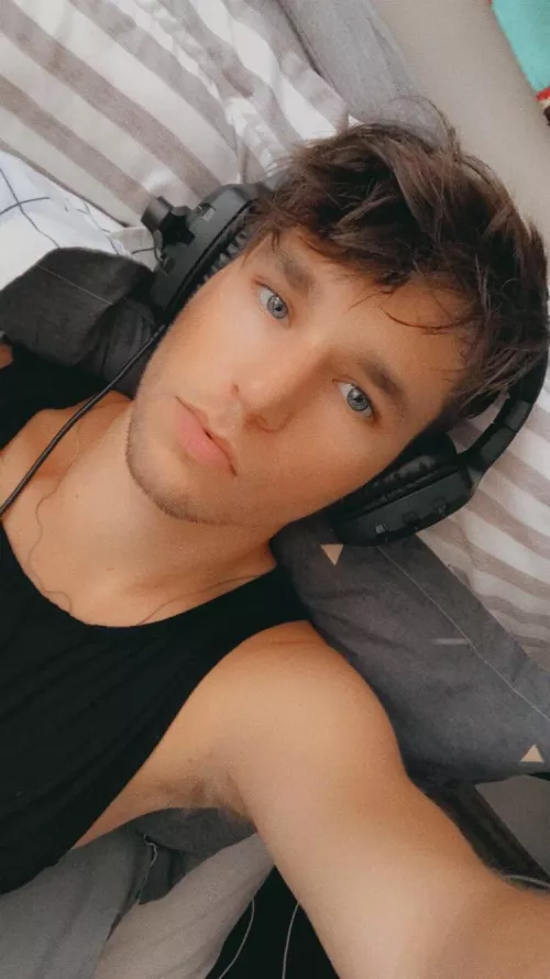 Hello :) from 🇨🇦 by tylermath