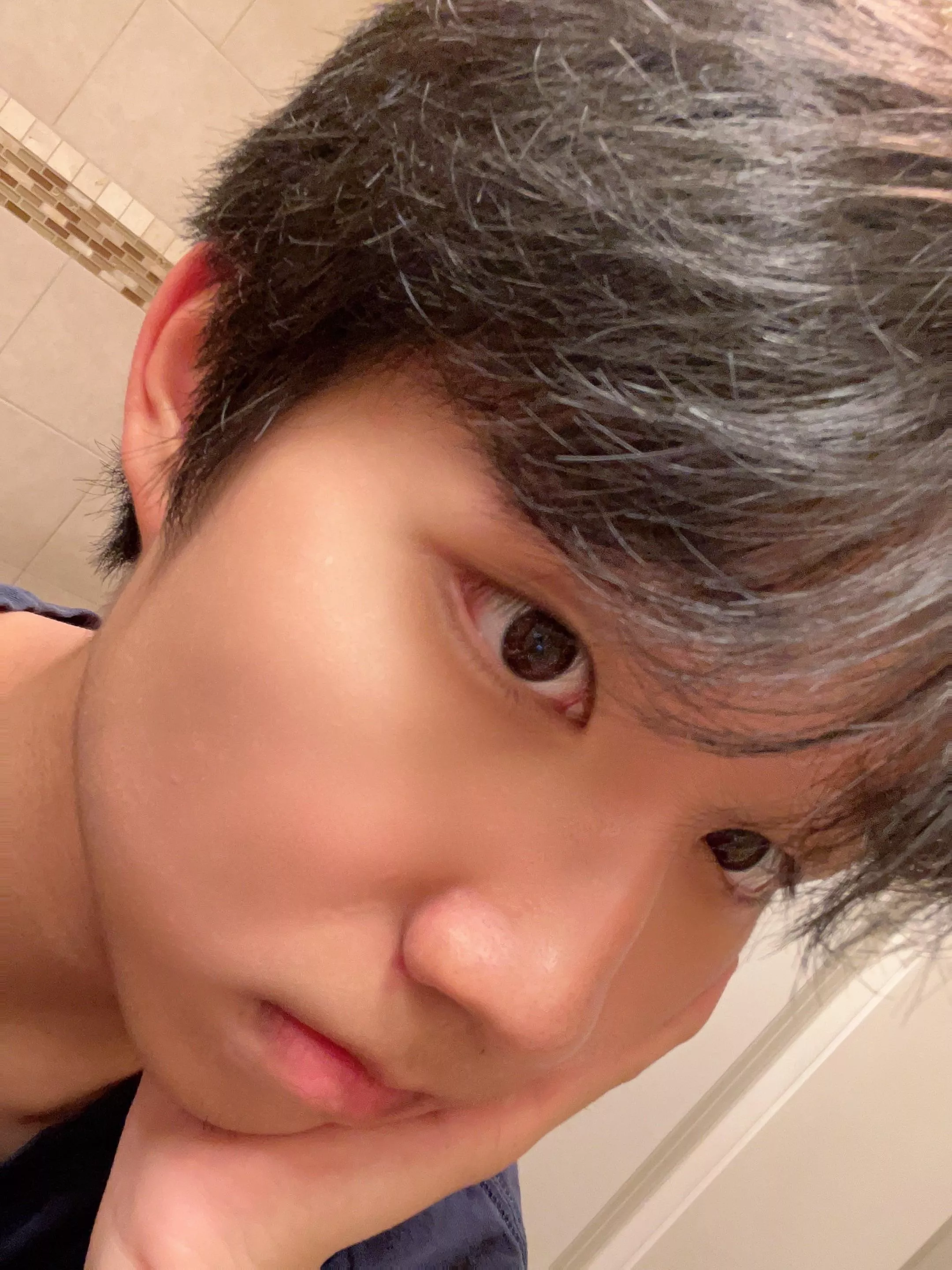 hi 🫣 posted by BabyBreadOnTop