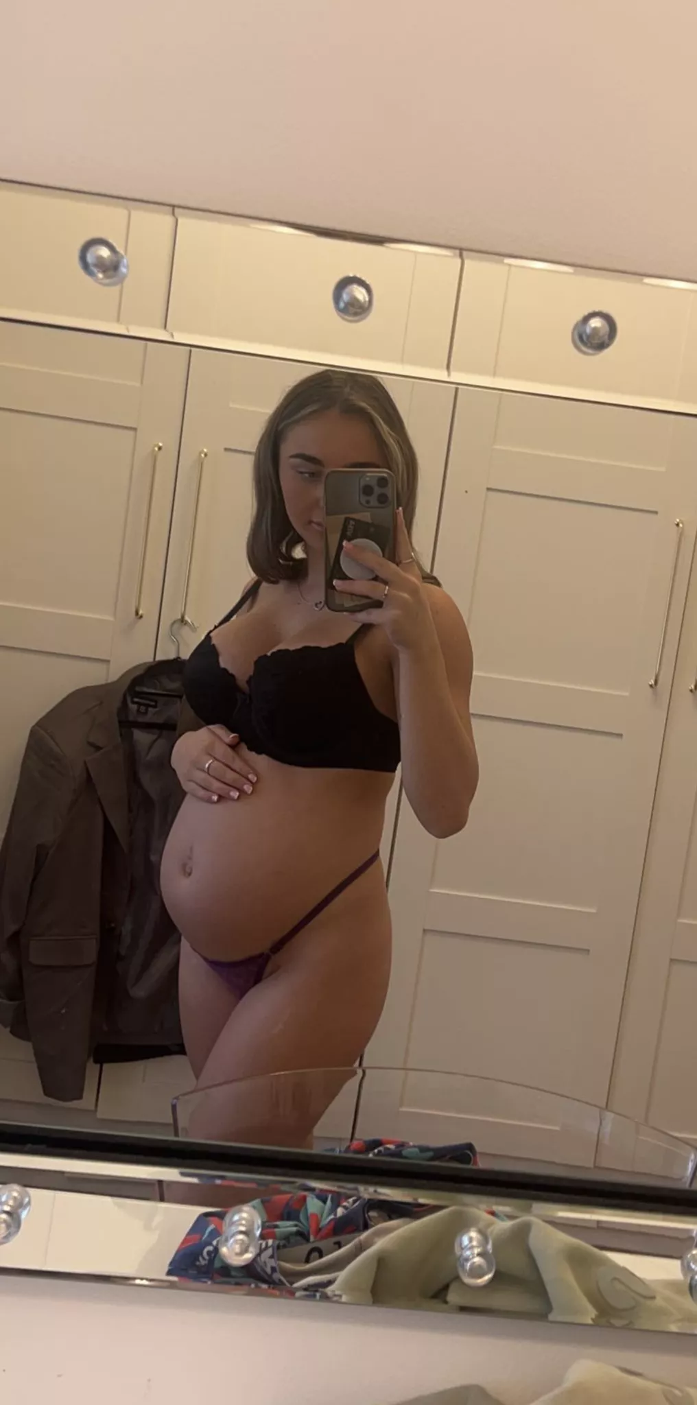 I need someone to rub my pregnant tummy posted by JuniorPounding