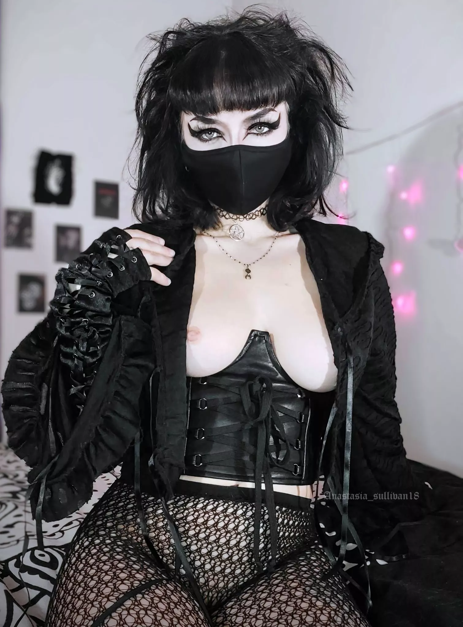 I'd love to be your dark mistress 🦇 posted by Anastasia_sullivan18