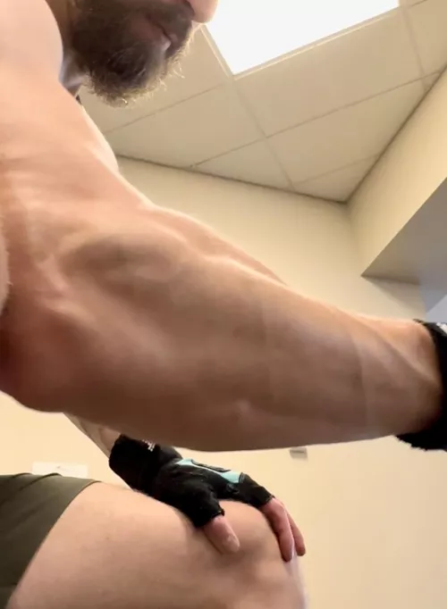 Just some Sunday morning pump 💪🏻 by Chuggy_G