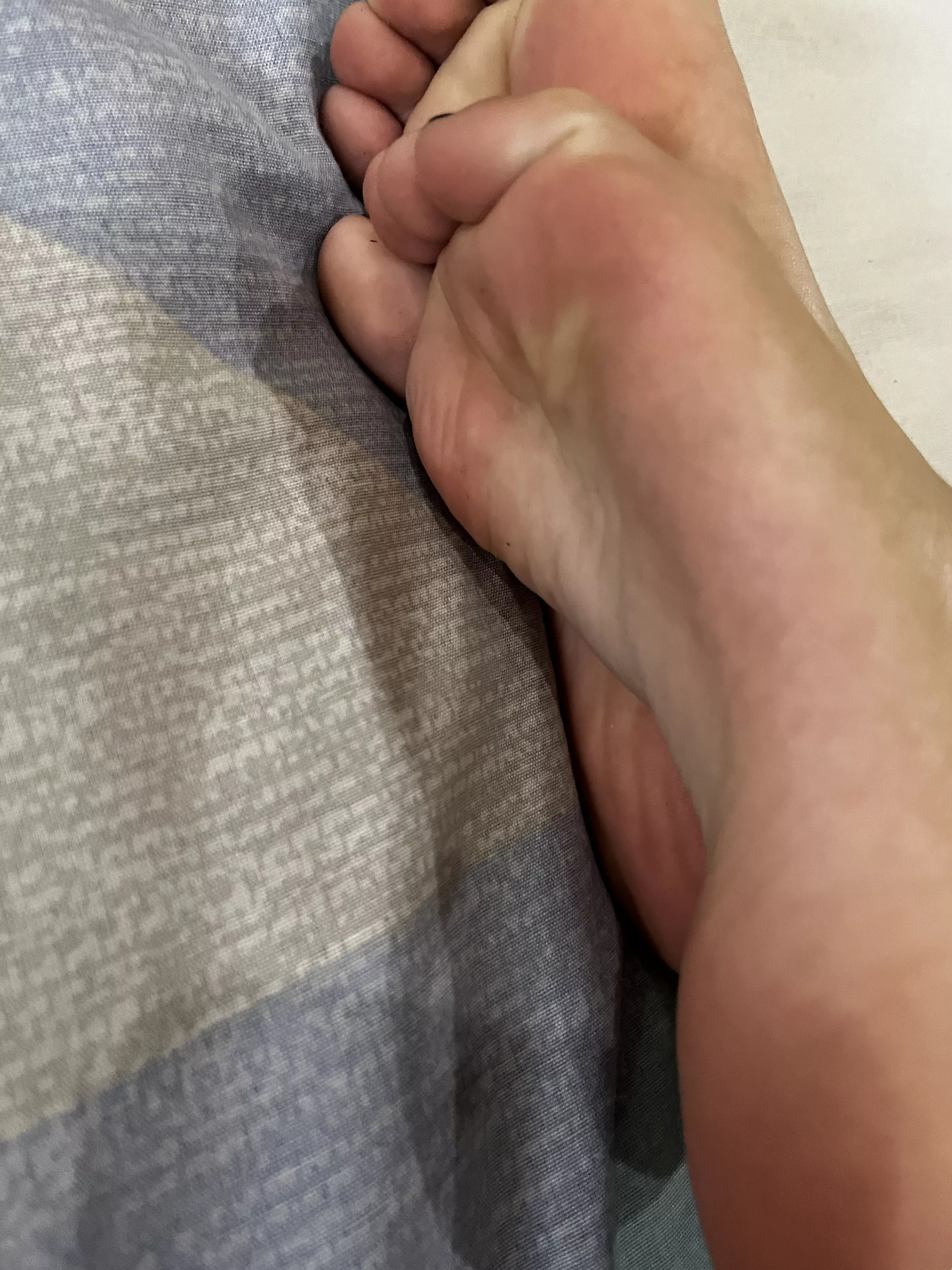 Looking for someone to give me a foot massage? posted by algeriancoue17