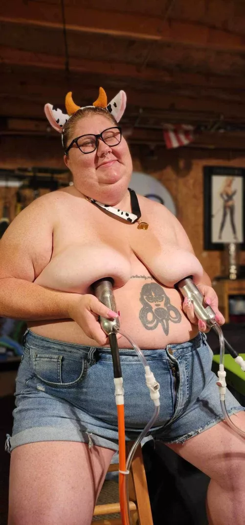 Milking Machine Time 🐮 by lysielucipurr