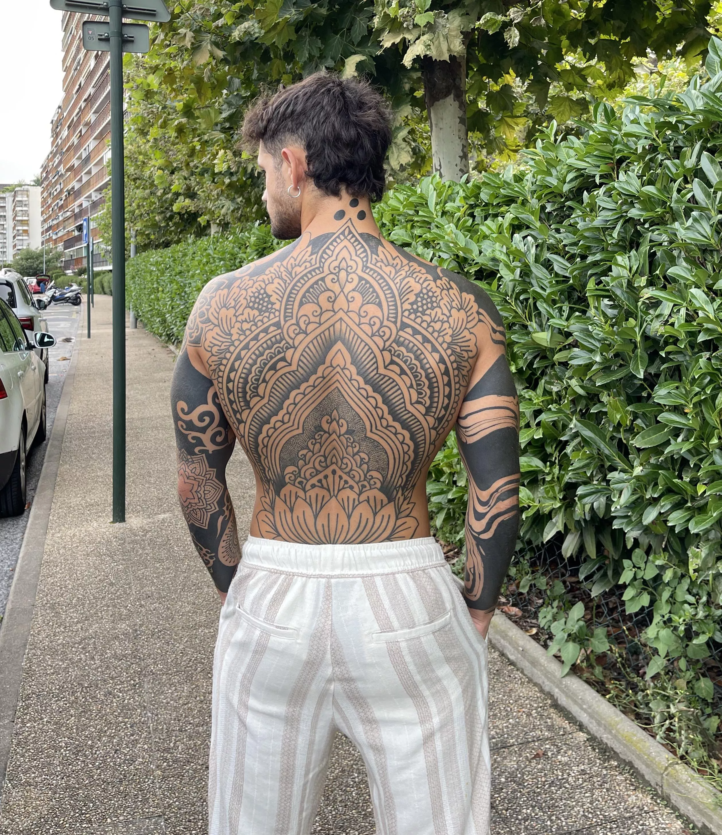 More of my back here😉 posted by Lezaalejandro