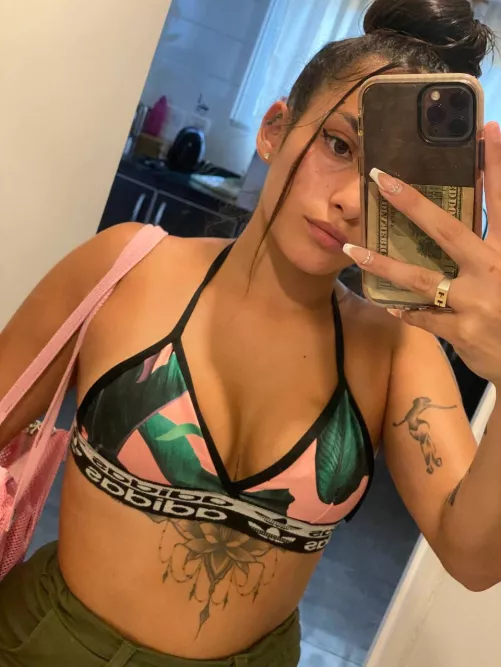 my gym croptop today :) by realyunica