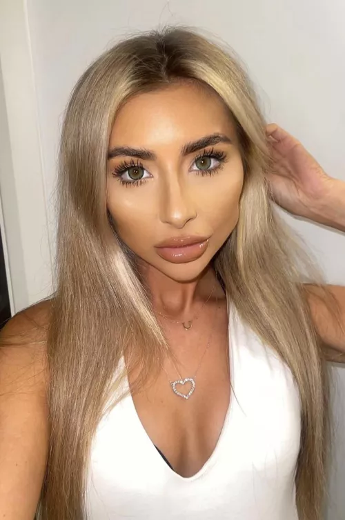 Saskia by round_plastic2