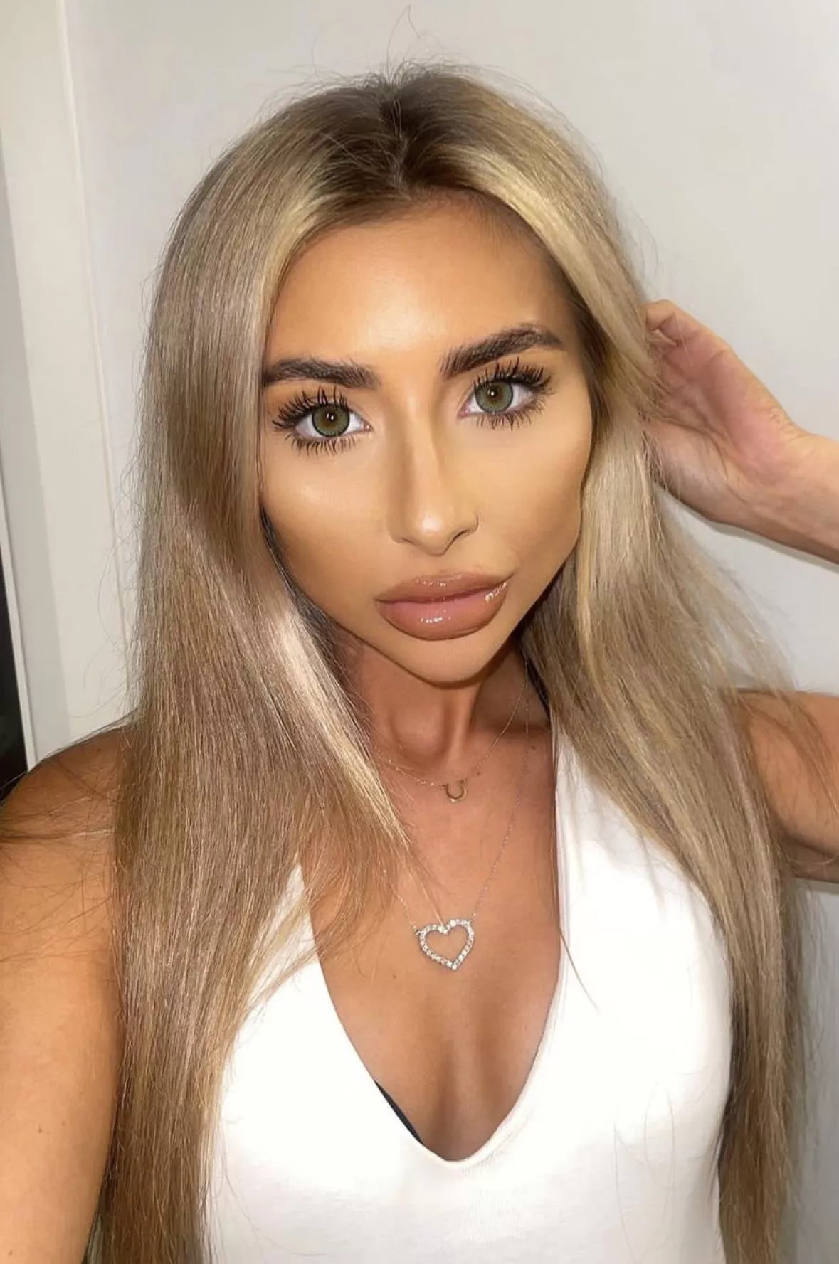 Saskia posted by round_plastic2