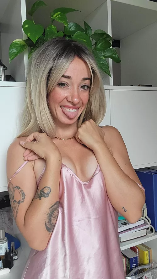 This is my fav nightgown! by cleorivers