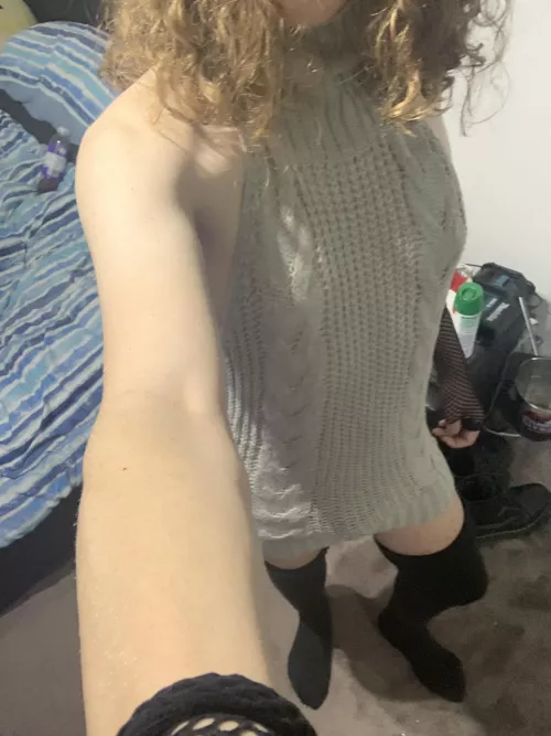 tried friend’s clothes on :3 by Conquering_Fury