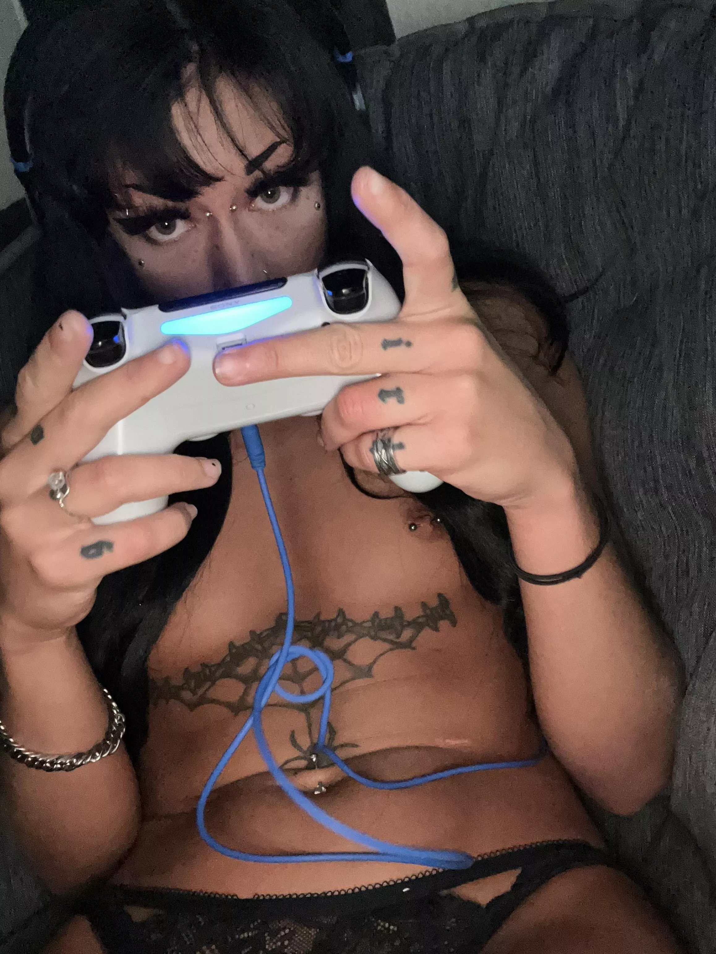 Who's gonna be my player 2?? 🎮 posted by CrepyLecture