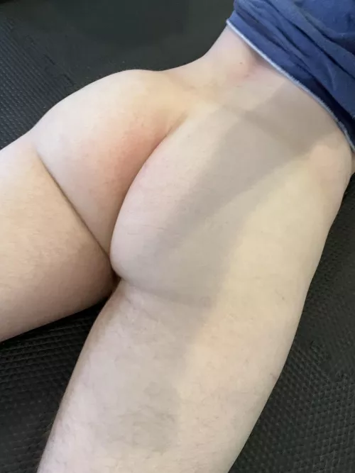 [26] just showing off my guy butt. Is it cute? by plantyluv