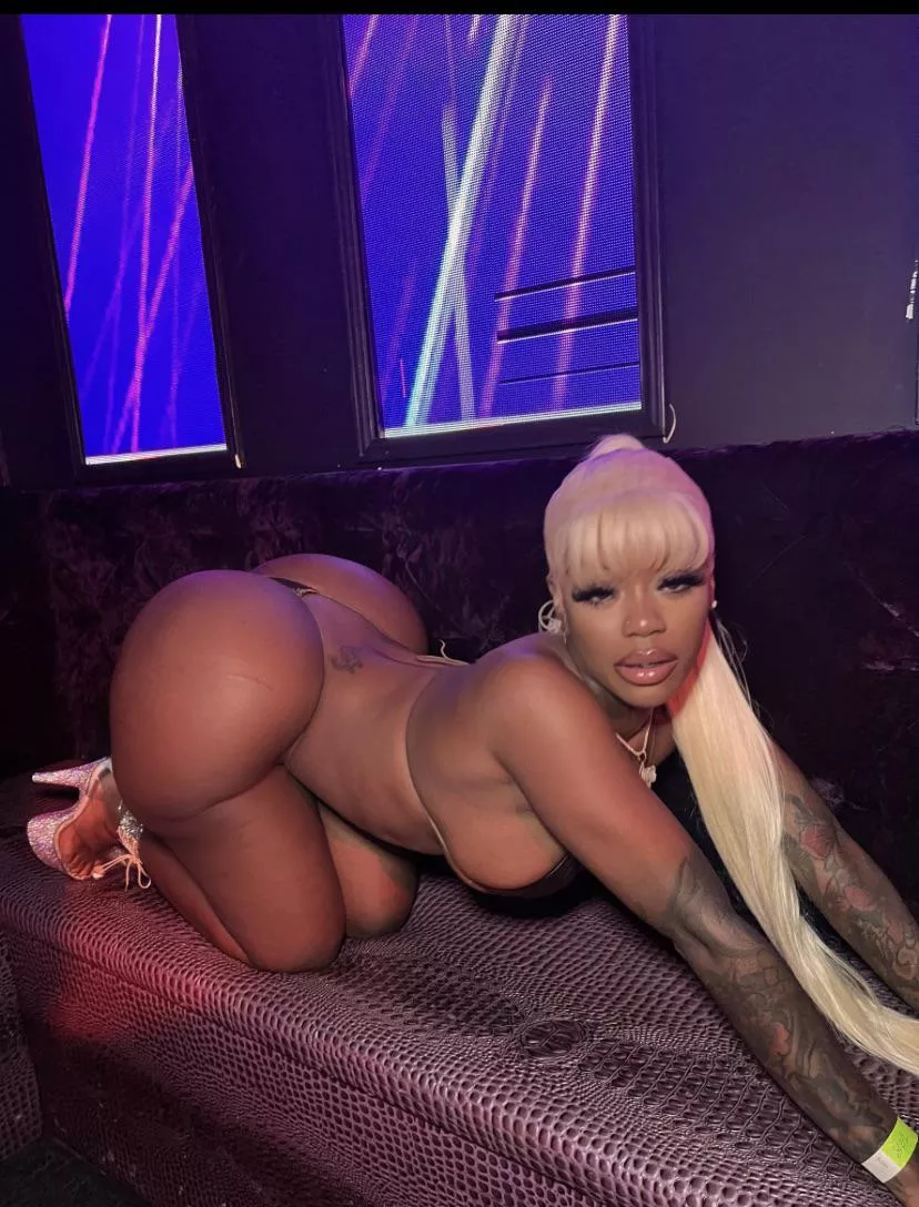 Blonde posted by ManufacturerThen9833