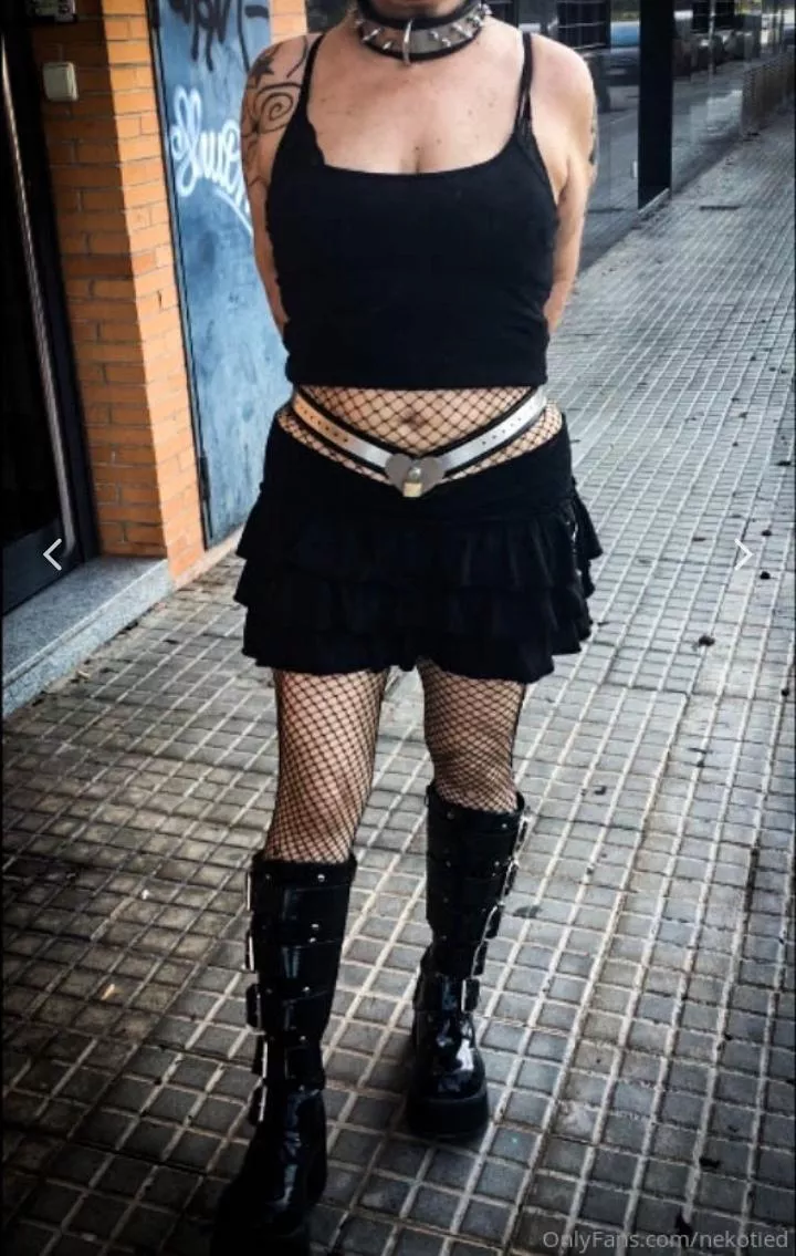 Do chastity belt flashing on the street counts as outdoor bondage? posted by MissNekotied