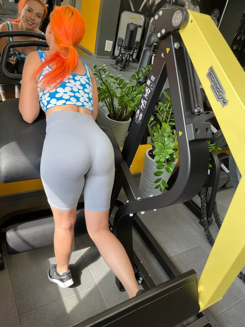 [f] Legs day posted by CharmingMistress