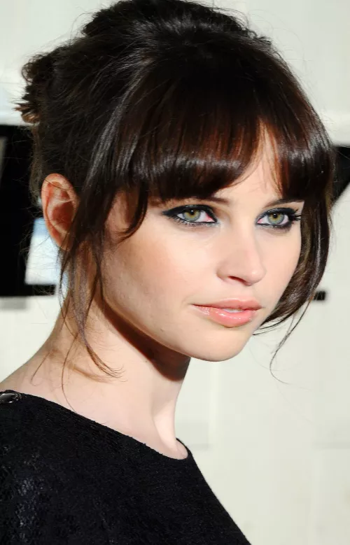 Felicity Jones. by Neuroticseating