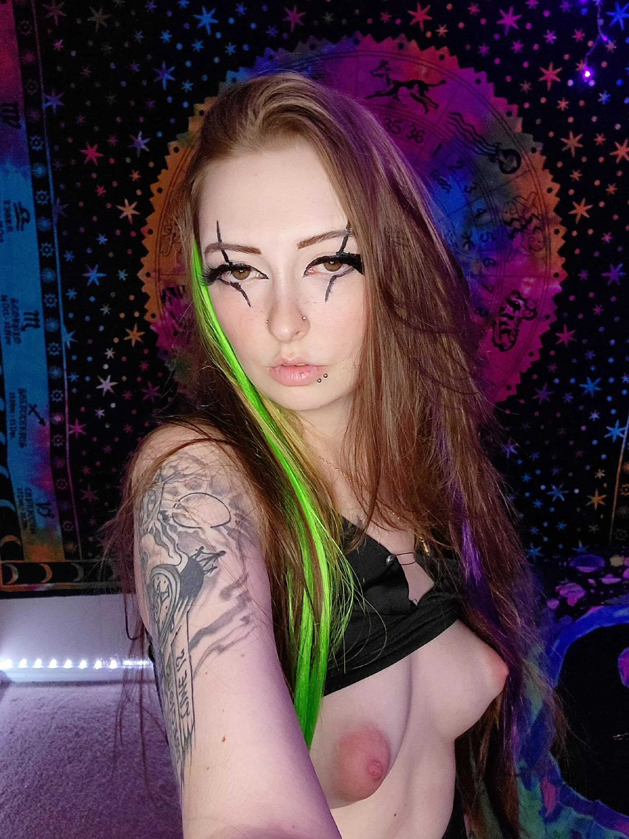 Frexy and sexy posted by xdream_scapex