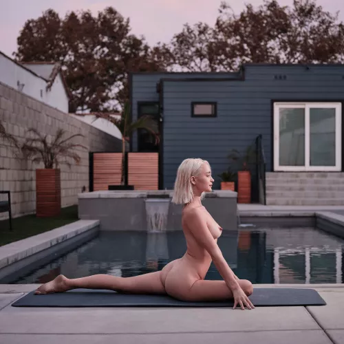 Half Pigeon Pose 💛 by truenakedyoga