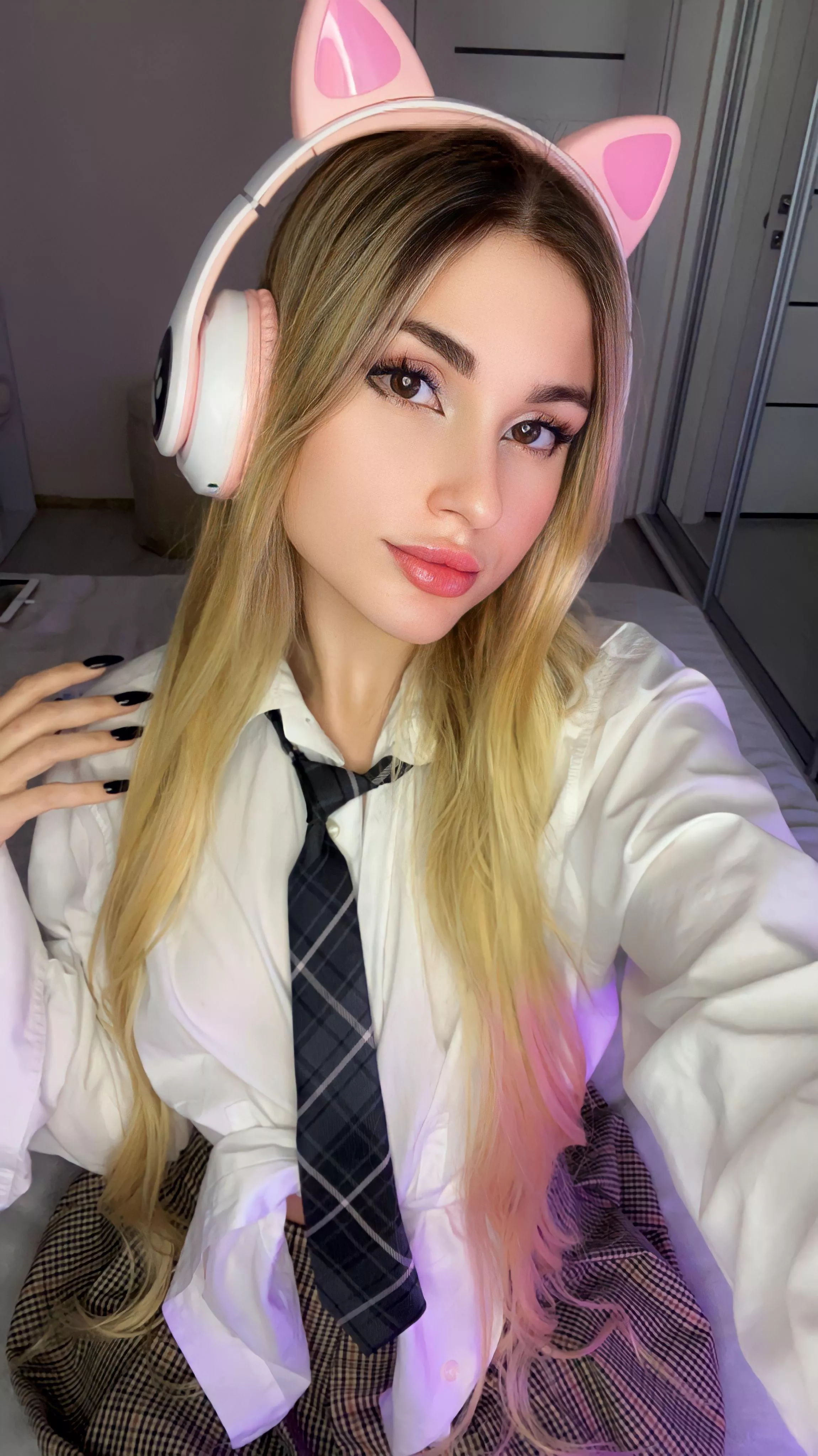 Hope everyone is having a lovely Caturday 😸 posted by CutisLuvI