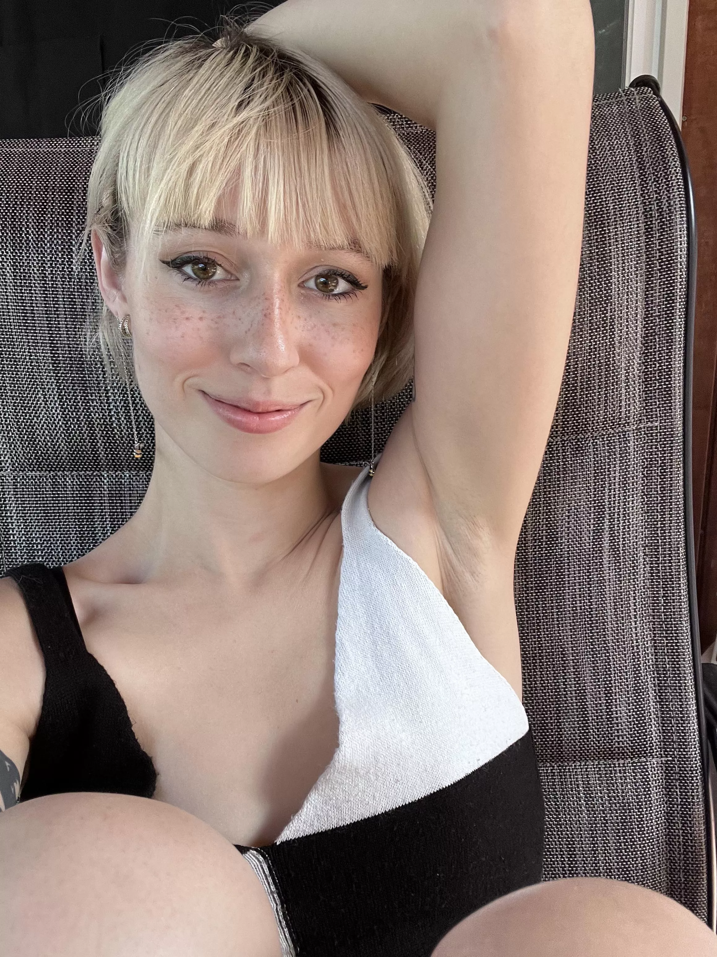 How much do you like my armpits? posted by Lilcheye