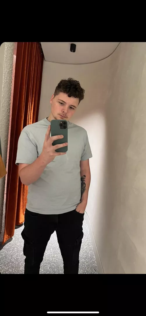 I’m 21, never been with a guy. Wanted opinions on myself by Ok-Boysenberry5517