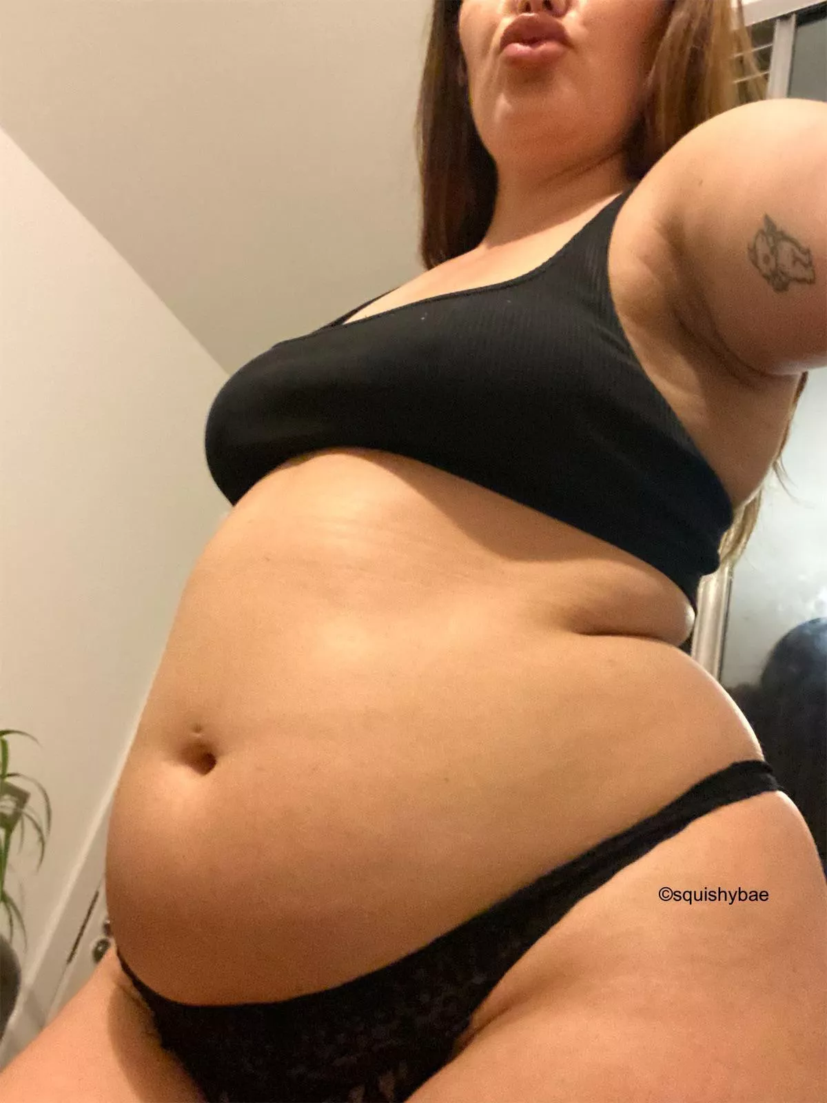 Just went out for a boujee meal but couldn’t stop thinking about coming home to check out my belly 🥵 posted by squishy_bae