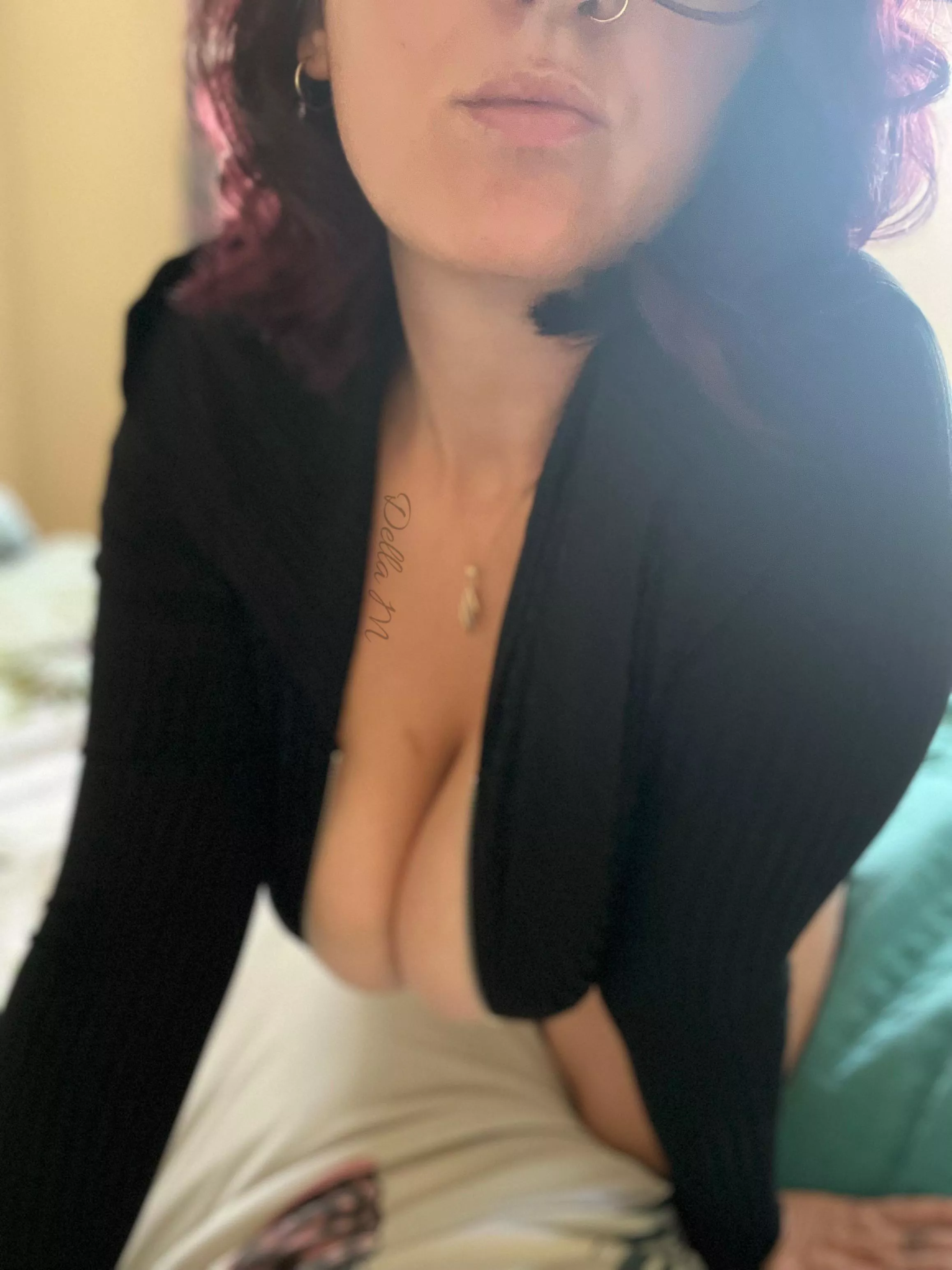 Kissable lips, fuckable tits!! posted by dck33