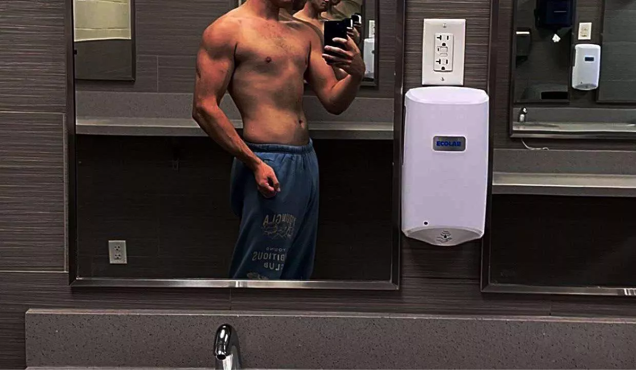 [m] Fit bod, Fit dick posted by eaglefeetarewings12